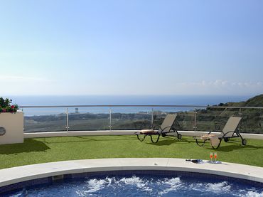 Apartamento con piscina en venta en Río Real - Los Monteros