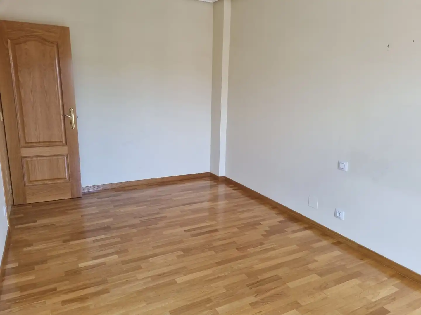 Habitación de Casa adosada en venta en Uruñuela con Calefacción, Jardín privado y Parquet