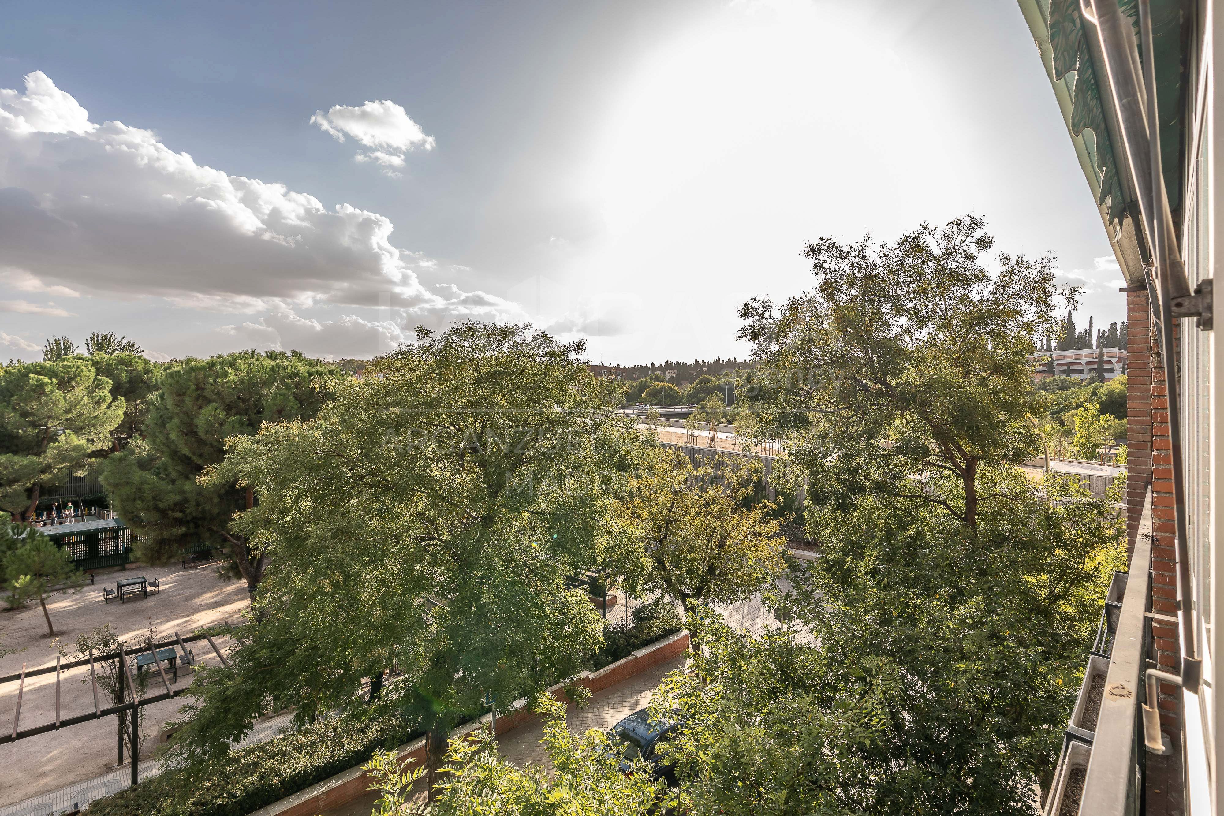 Vista exterior de Piso en venta en  Madrid Capital con Calefacción y Terraza