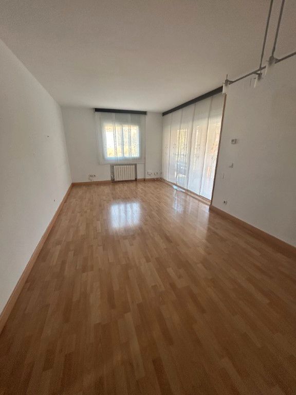 Dormitori de Pis en venda en Badalona amb Calefacció, Parquet i Terrassa