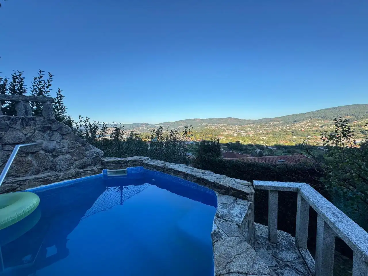 Piscina de Casa o xalet en venda en Redondela amb Calefacció, Jardí privat i Terrassa