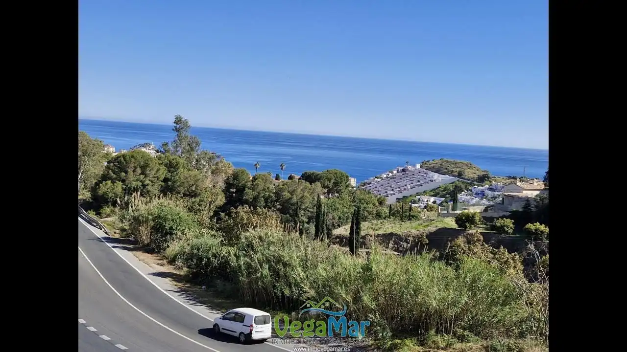 Vista exterior de Casa o xalet en venda en Almuñécar amb Aire condicionat, Jardí privat i Terrassa