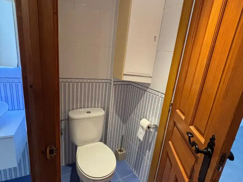 Bathroom of Commercial properties for rent in Zaragoza  with Air Conditioner, Heating and Parquet flooring