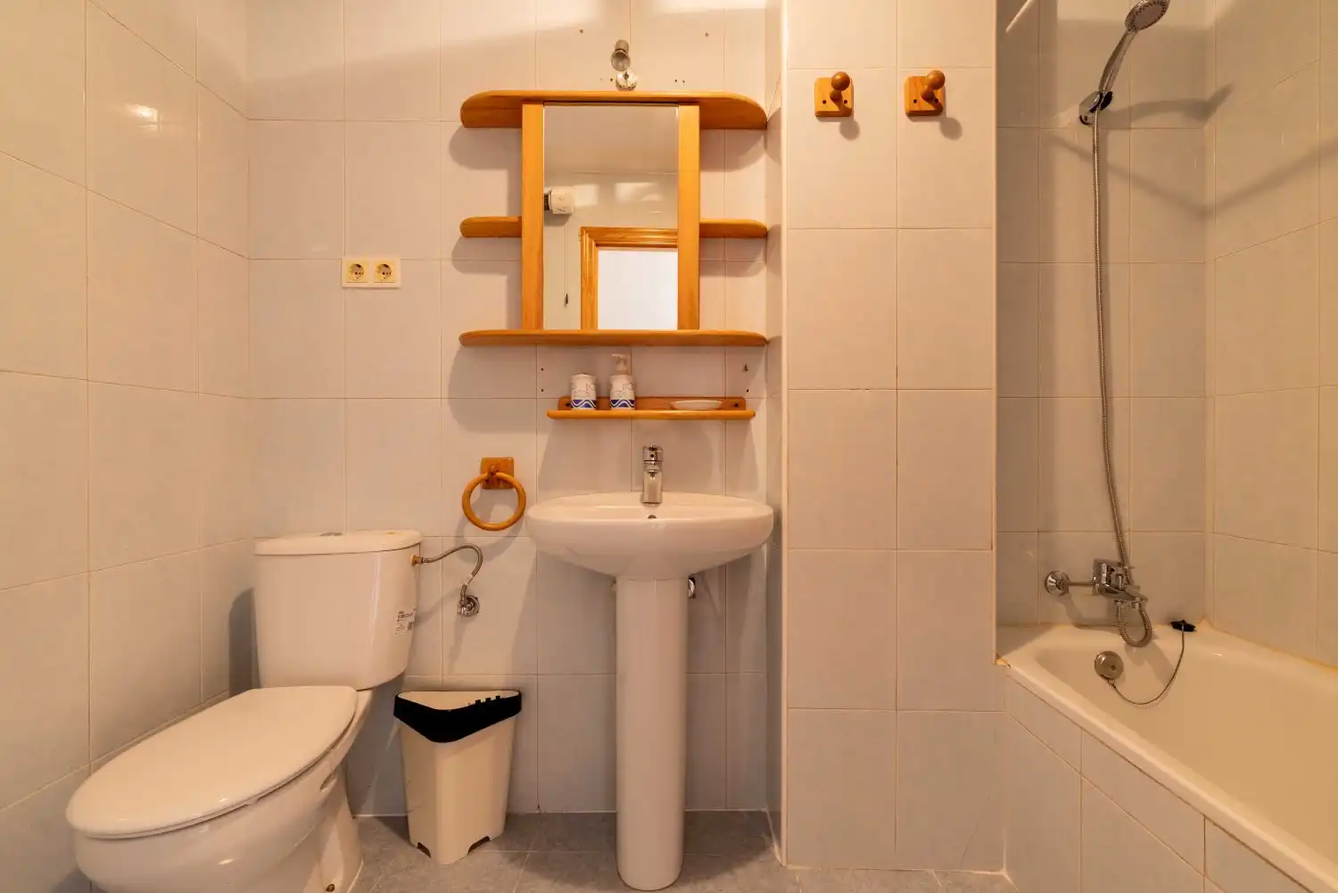 Bathroom of Flat for sale in Murcia  with Air Conditioner, Heating and Storage room