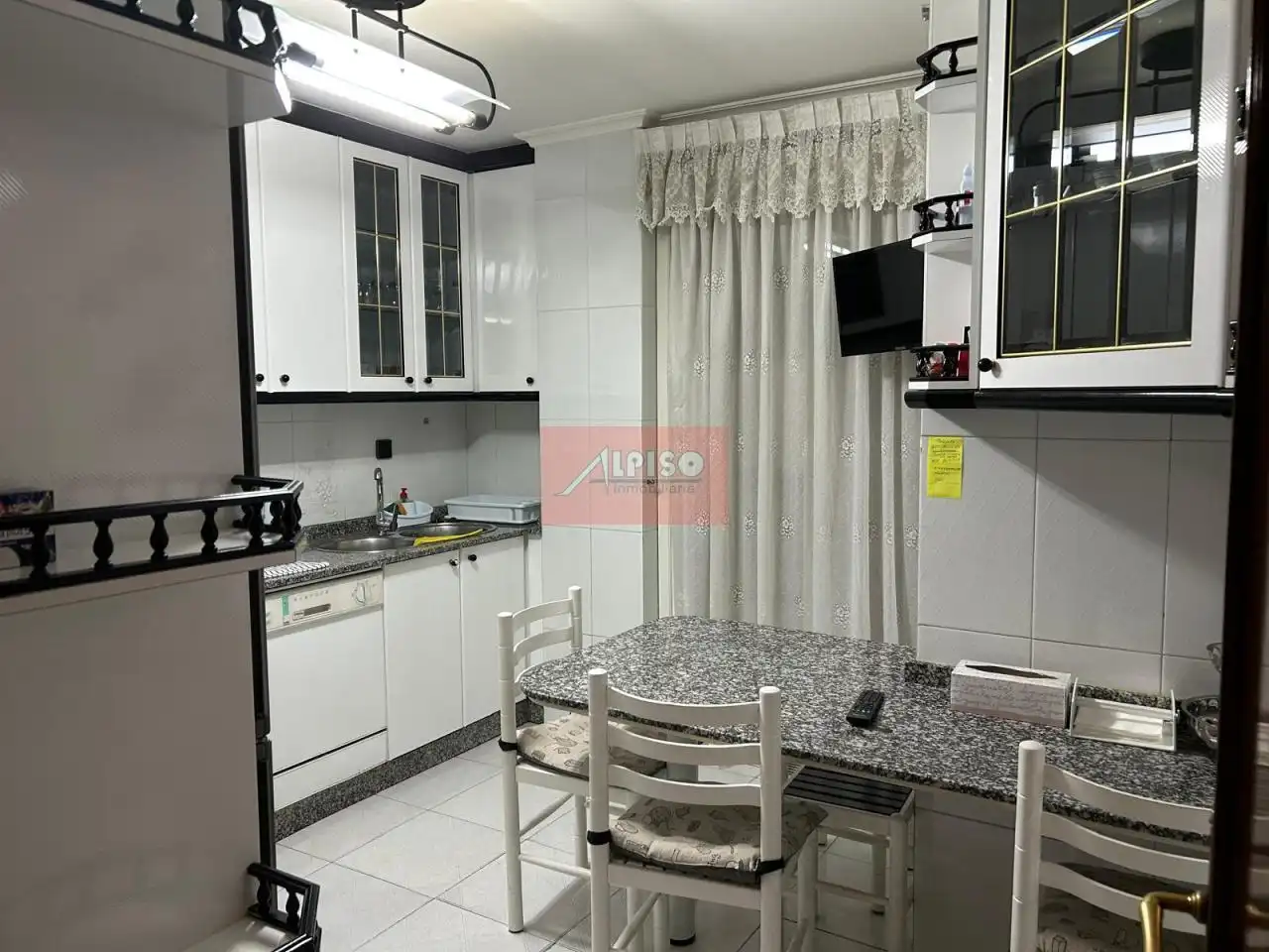 Cocina de Piso en venta en Ourense Capital  con Calefacción, Parquet y Terraza