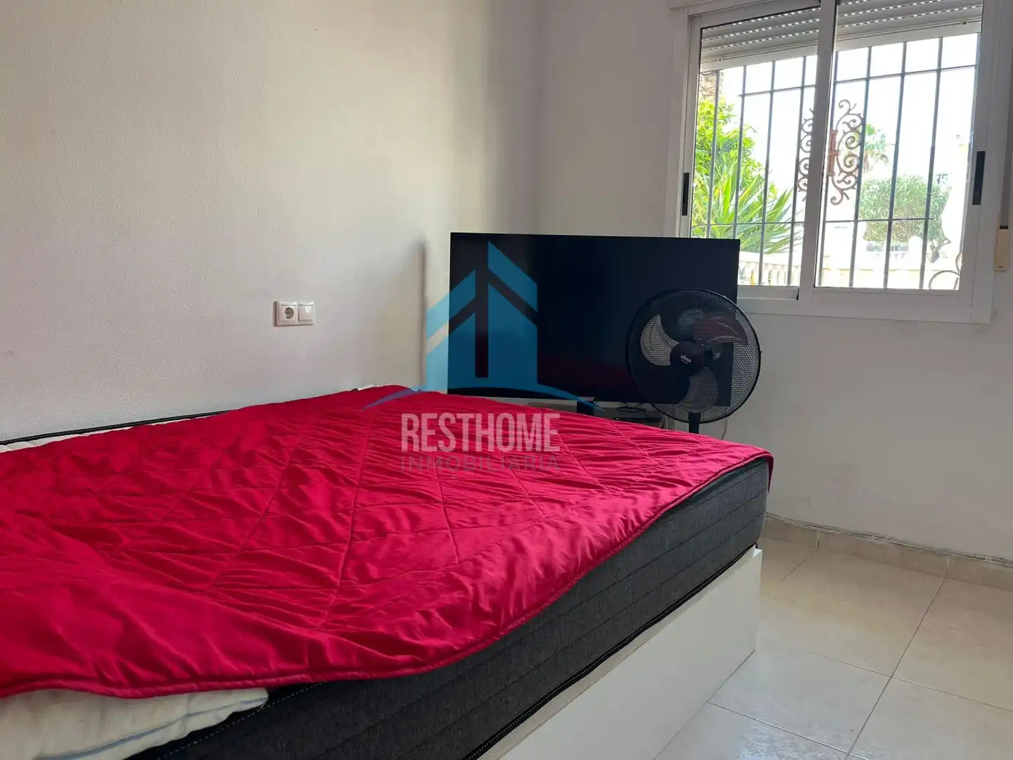 Dormitori de Apartament en venda en Torrevieja amb Aire condicionat, Jardí privat i Terrassa