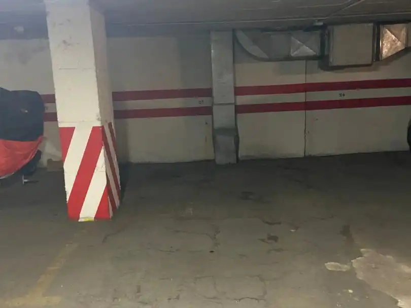 Parkplatz von Garage zum Verkauf in Sevilla