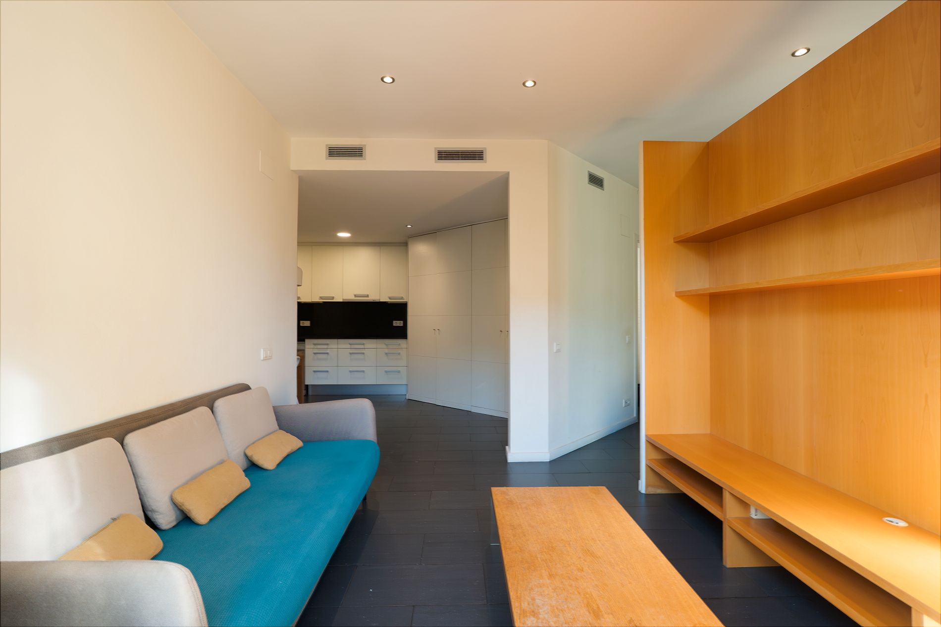 Sala de estar de Piso de alquiler en  Barcelona Capital con Aire acondicionado, Calefacción y Amueblado