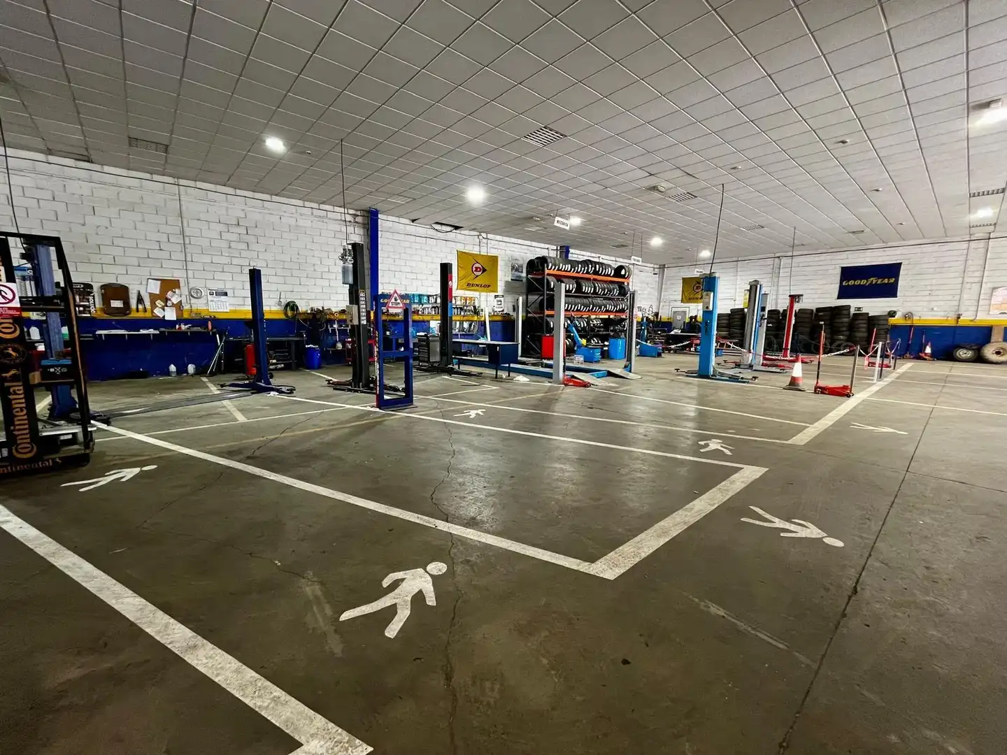 Parkplatz von Fabrikhallen zum Verkauf in Badajoz