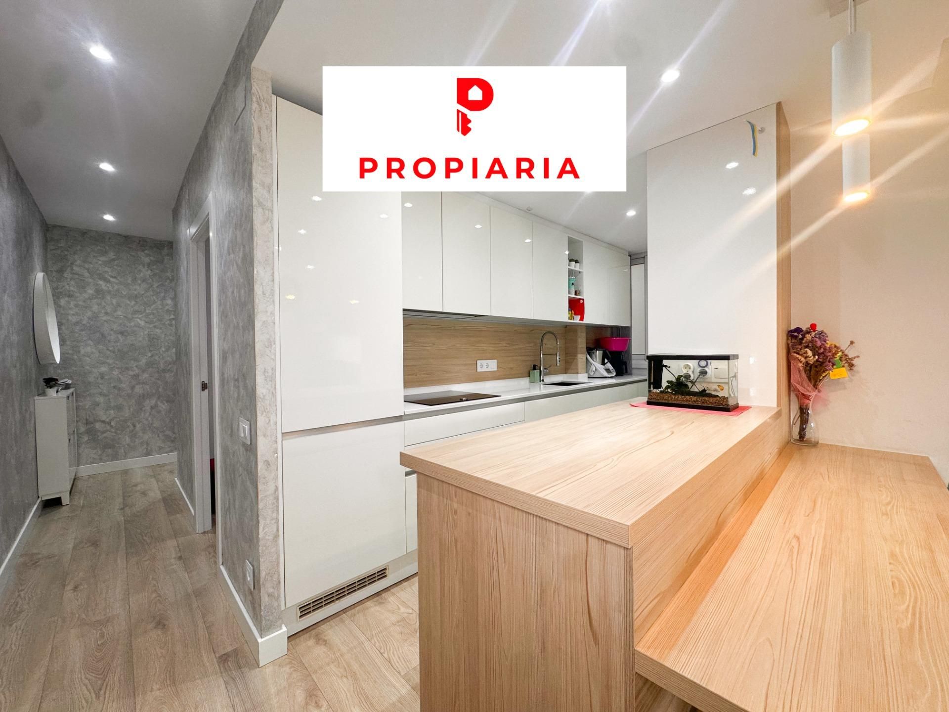 Cuina de Pis en venda en Sant Vicenç Dels Horts amb Aire condicionat, Calefacció i Parquet