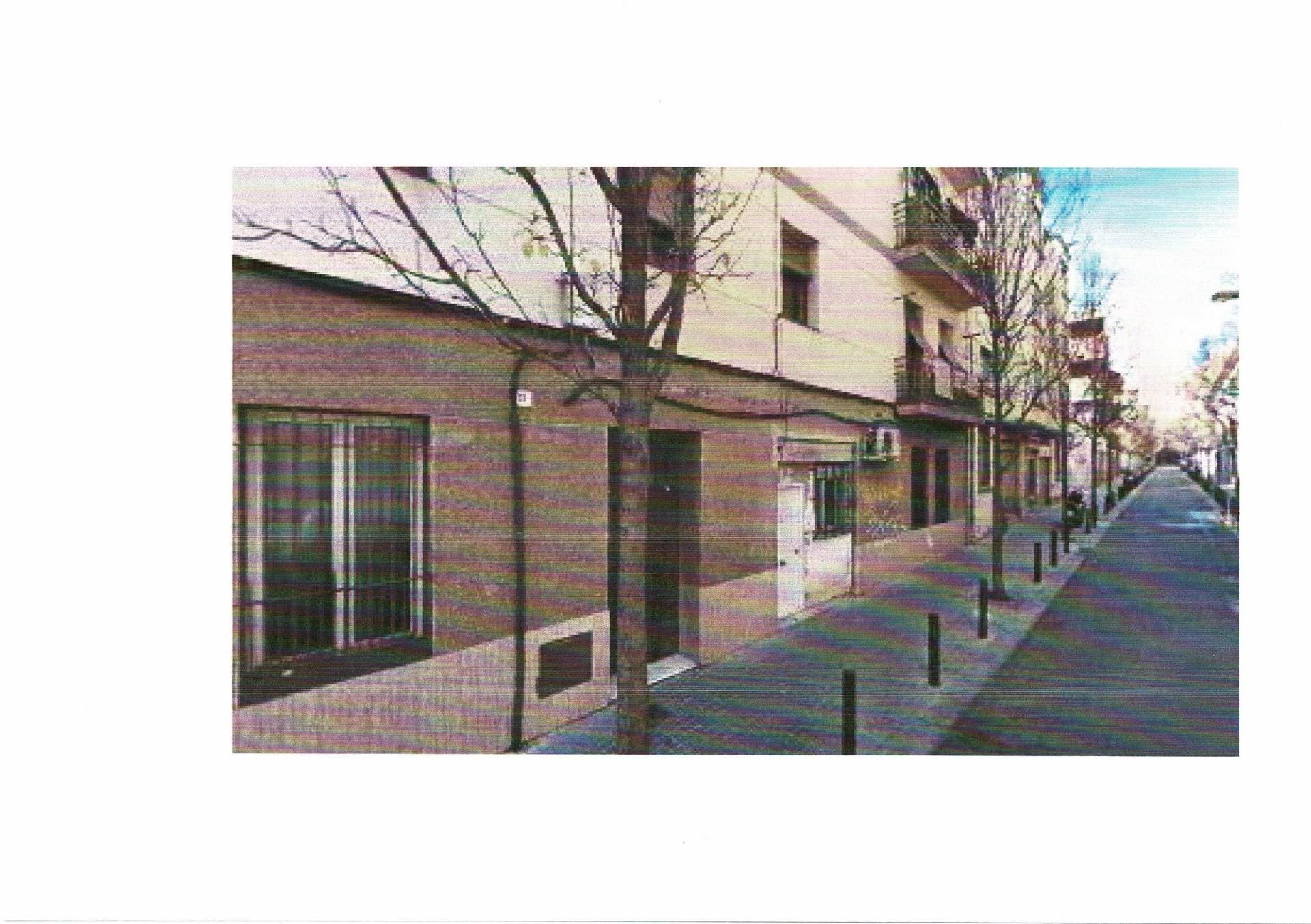 Vista exterior de Edifici en venda en L'Hospitalet de Llobregat