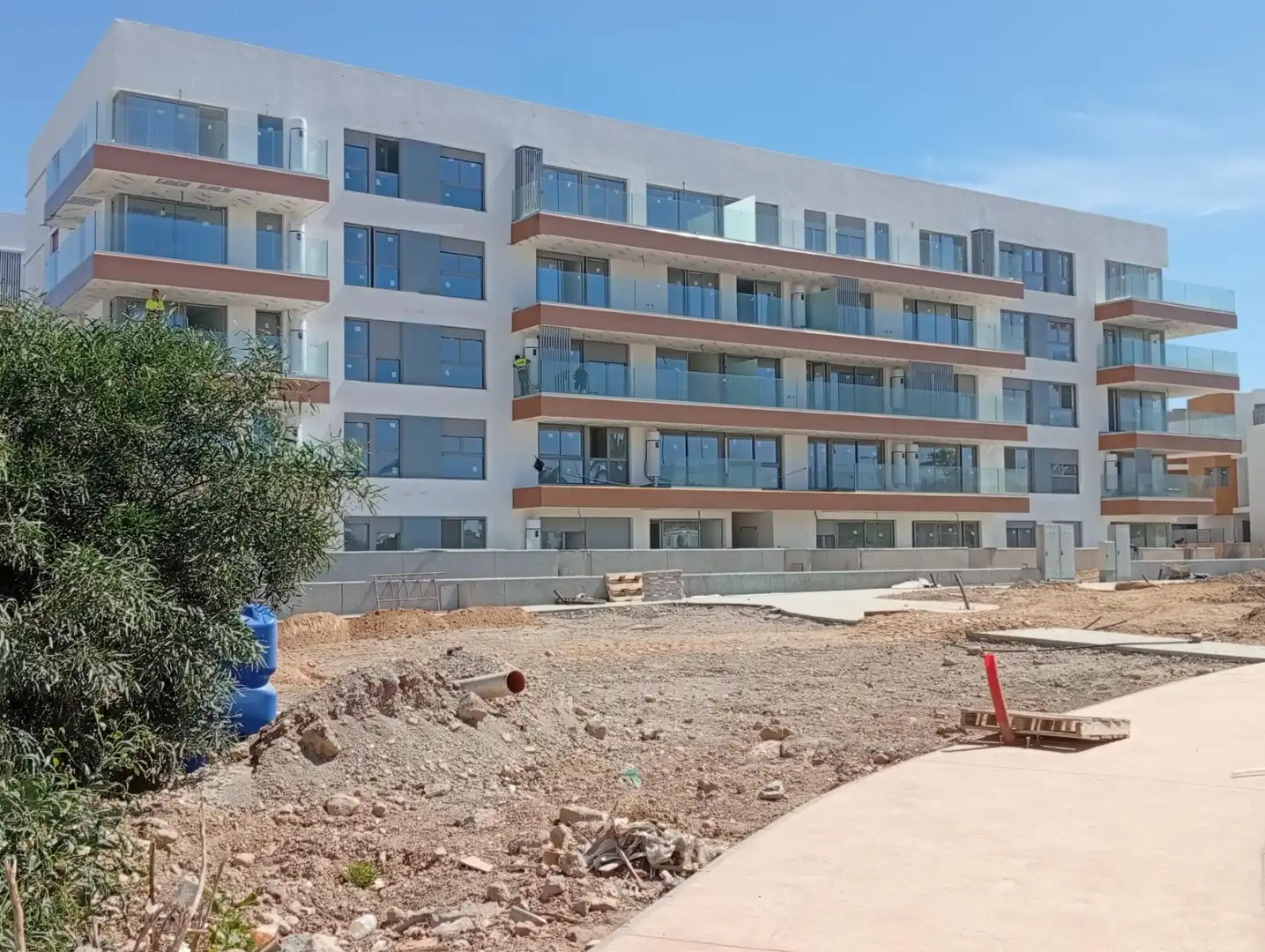 Vista exterior de Pis en venda en Roquetas de Mar amb Jardí privat i Piscina comunitària