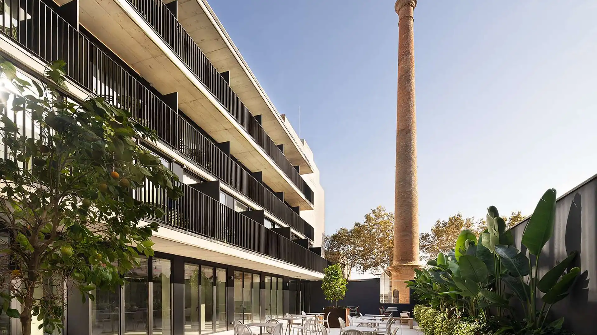 Exterior view of Study for share in  Barcelona Capital  with Air Conditioner, Terrace and Furnished
