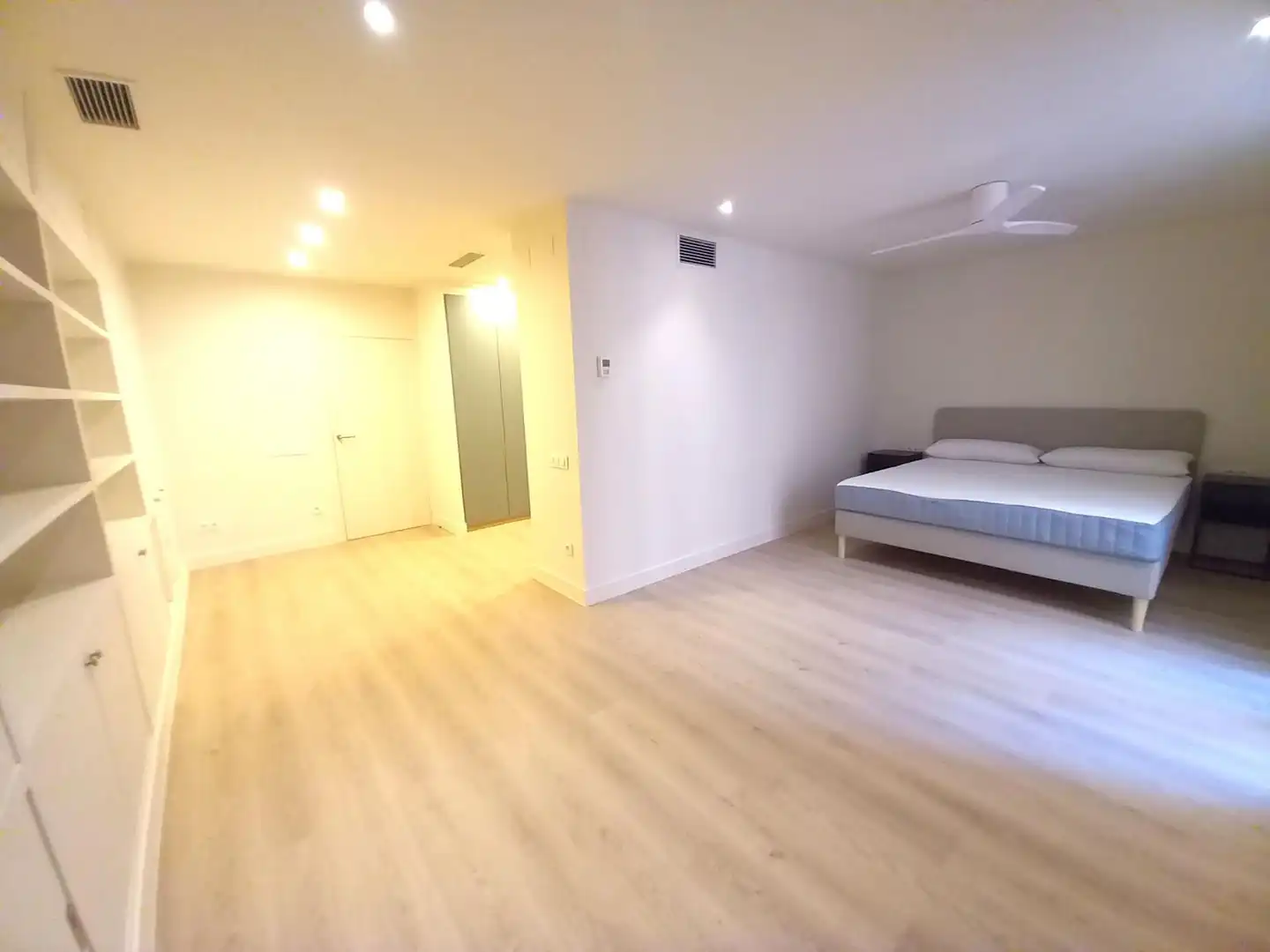 Wohnung zur Miete in Barcelona mit Klimaanlage, Heizung und Terrasse