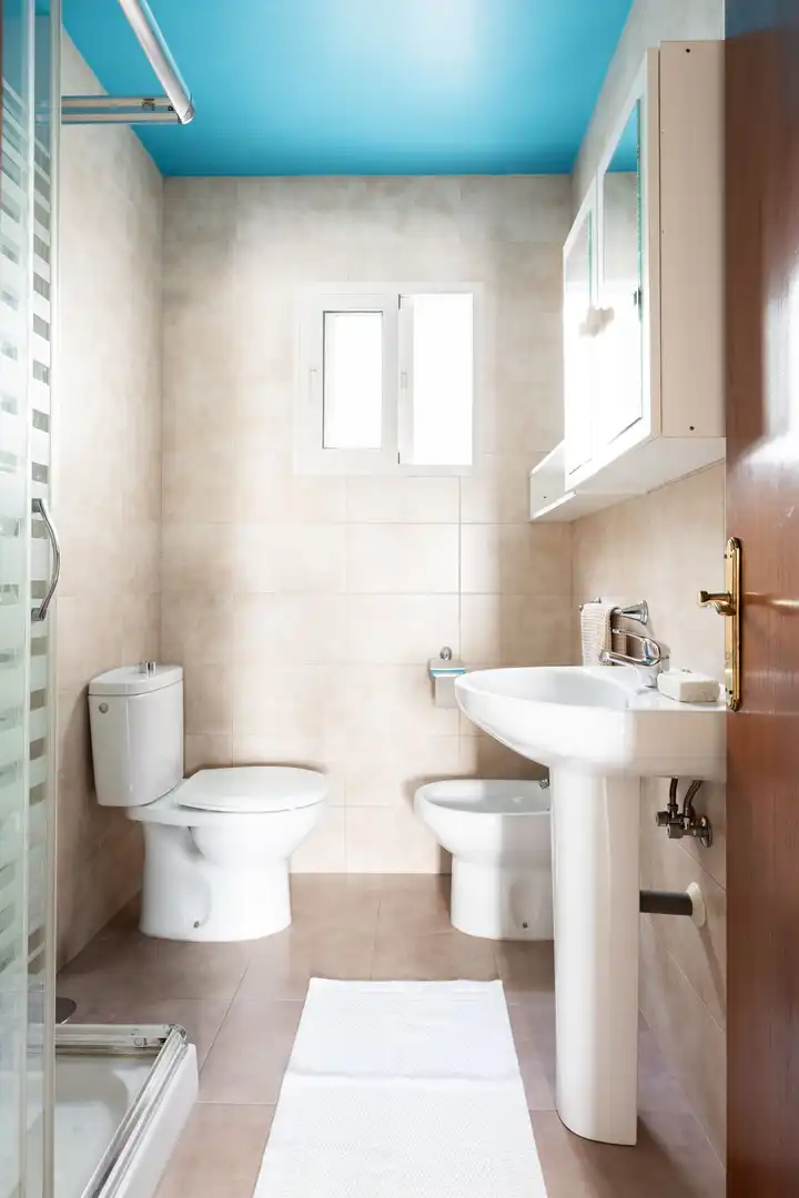 Bathroom of Apartments for sale in Benalmádena