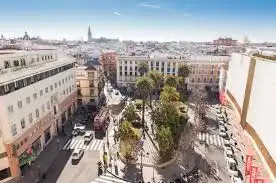 Vista exterior de Edifici en venda en  Sevilla Capital