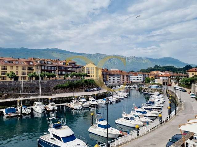Piso en Venta en Calle Angel de la Moría en Llanes pueblo