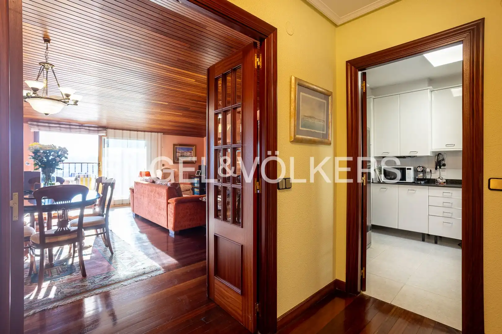Einfamilien-Reihenhaus zum Verkauf in Santander mit Heizung, Privatgarten und Terrasse