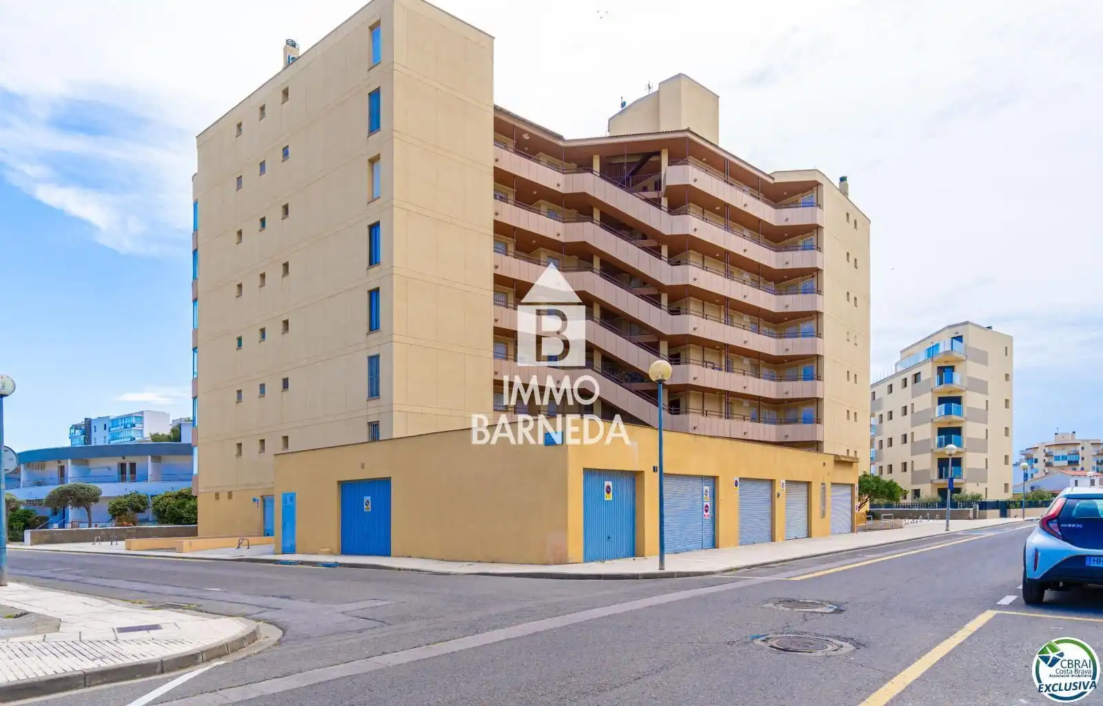 Vista exterior de Pis en venda en Roses amb Terrassa i Moblat