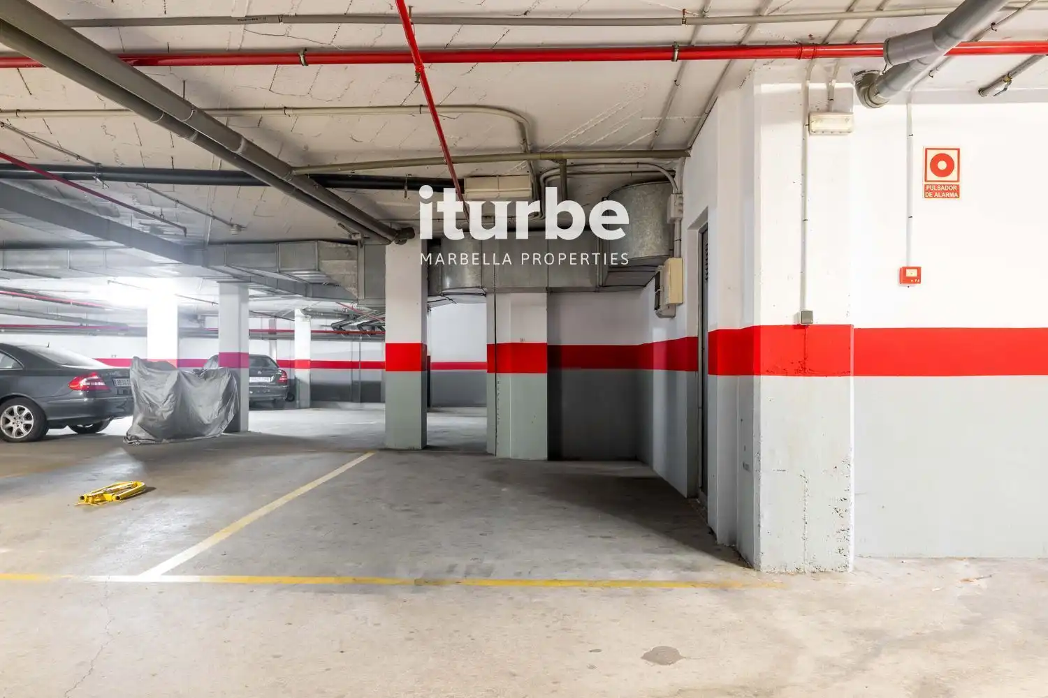 Parkplatz von Maisonette zum Verkauf in Marbella mit Klimaanlage, Terrasse und Abstellraum