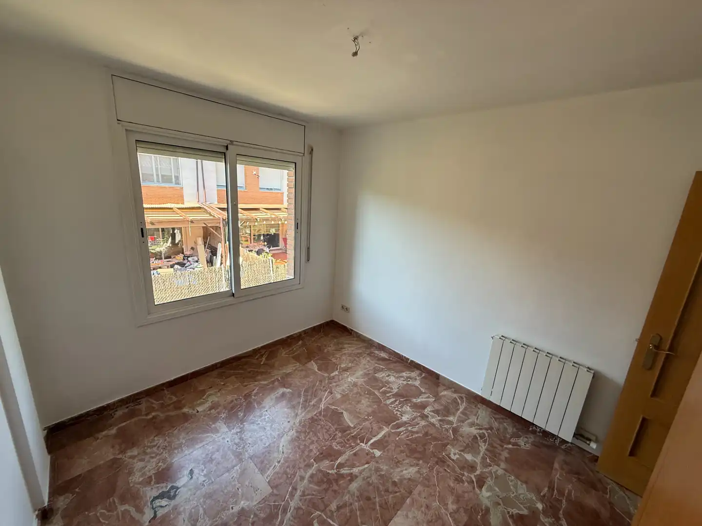 Schlafzimmer von Einfamilien-Reihenhaus zum Verkauf in L'Ametlla del Vallès mit Klimaanlage, Heizung und Privatgarten