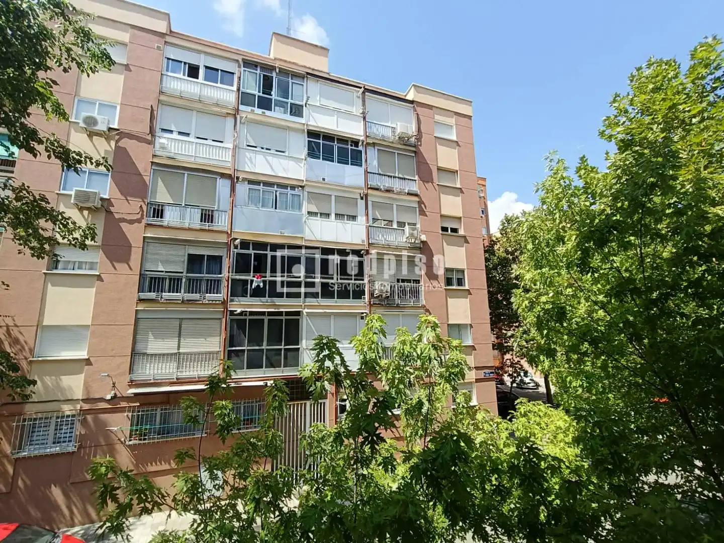 Vista exterior de Pis en venda en Madrid amb Calefacció, Terrassa i Moblat