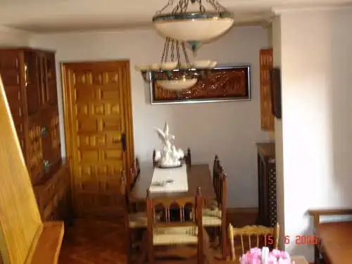 Menjador de Casa o xalet en venda en El Cuervo amb Calefacció, Parquet i Moblat