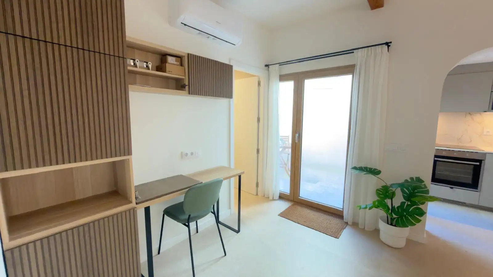 Balcony of Houses for sale in Alaquàs  with Air Conditioner, Terrace and Furnished