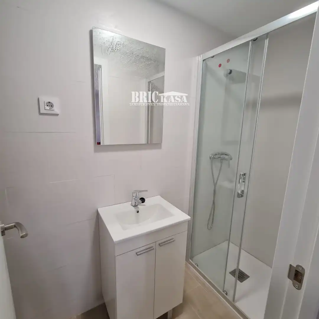 Bathroom of Buildings for sale in Madrid