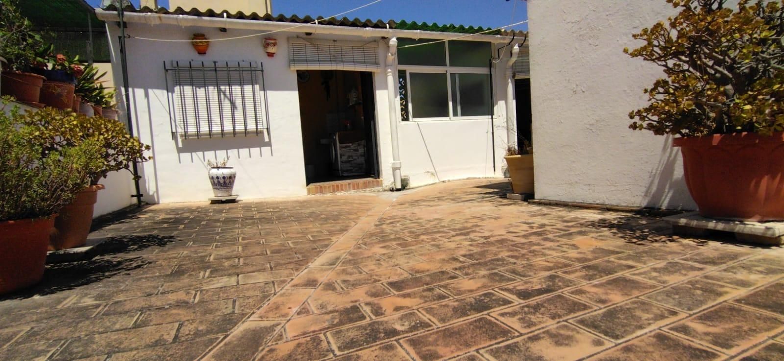 Vista exterior de Casa o chalet en venta en El Puerto de Santa María con Trastero y Balcón