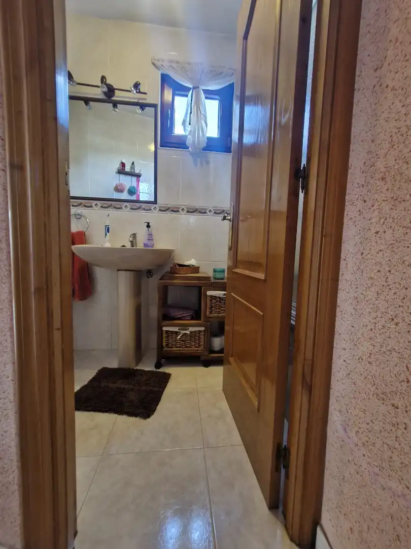 Baño de Ático en venta en Foz con Terraza, Amueblado y Lavadora