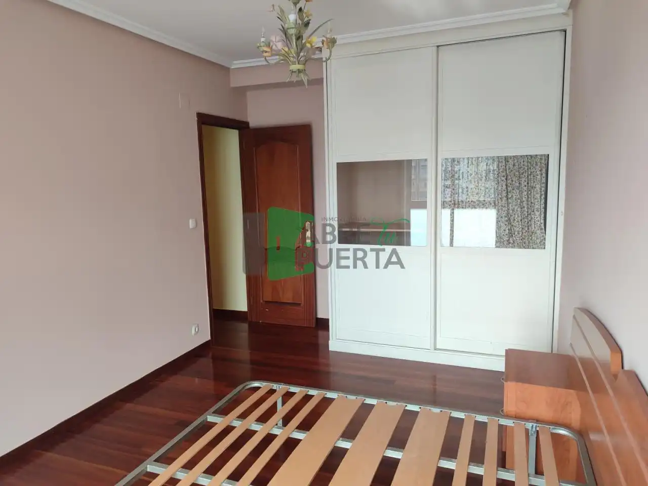 Habitación de Piso de alquiler en Ourense Capital  con Calefacción, Parquet y Trastero