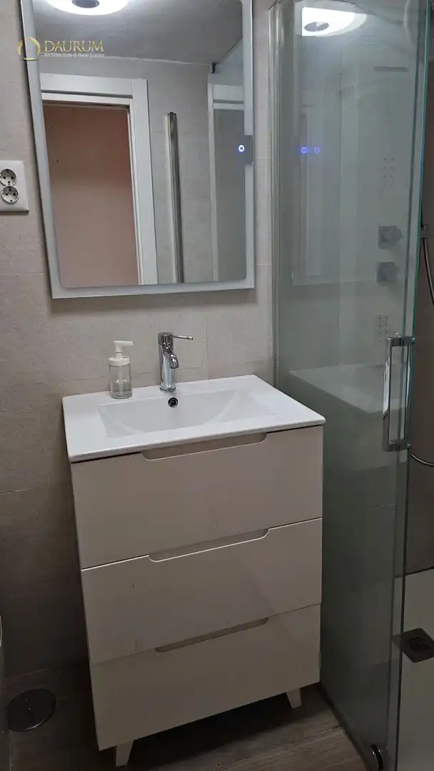 Bathroom of Flat for sale in Madrid  with Air Conditioner, Heating and Terrace