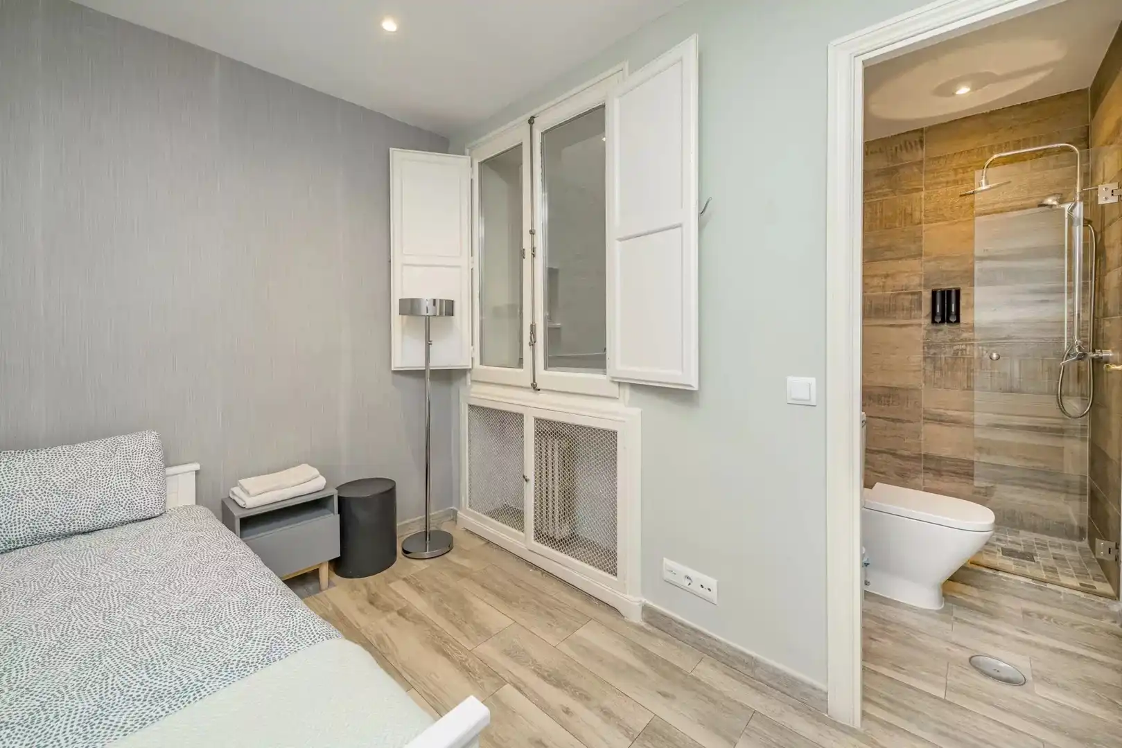 Bedroom of Flat for rent in Madrid  with Air Conditioner, Heating and Terrace