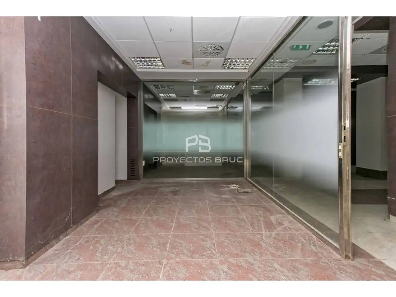 Business premises for sale in Calle Mosén Jacinto Verdaguer, imagen 16