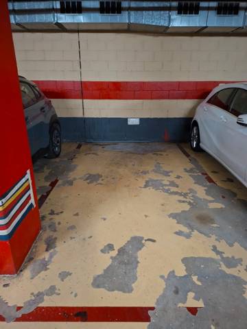 Garaje en Venta en Ciutat Meridiana