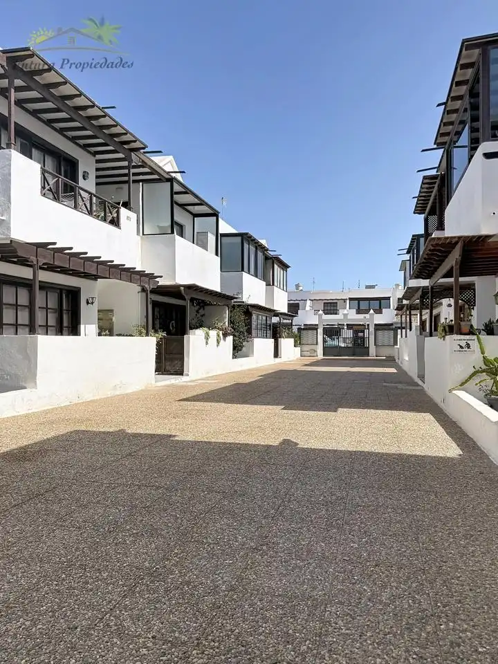 Vista exterior de Planta baixa en venda en San Bartolomé amb Terrassa i Moblat