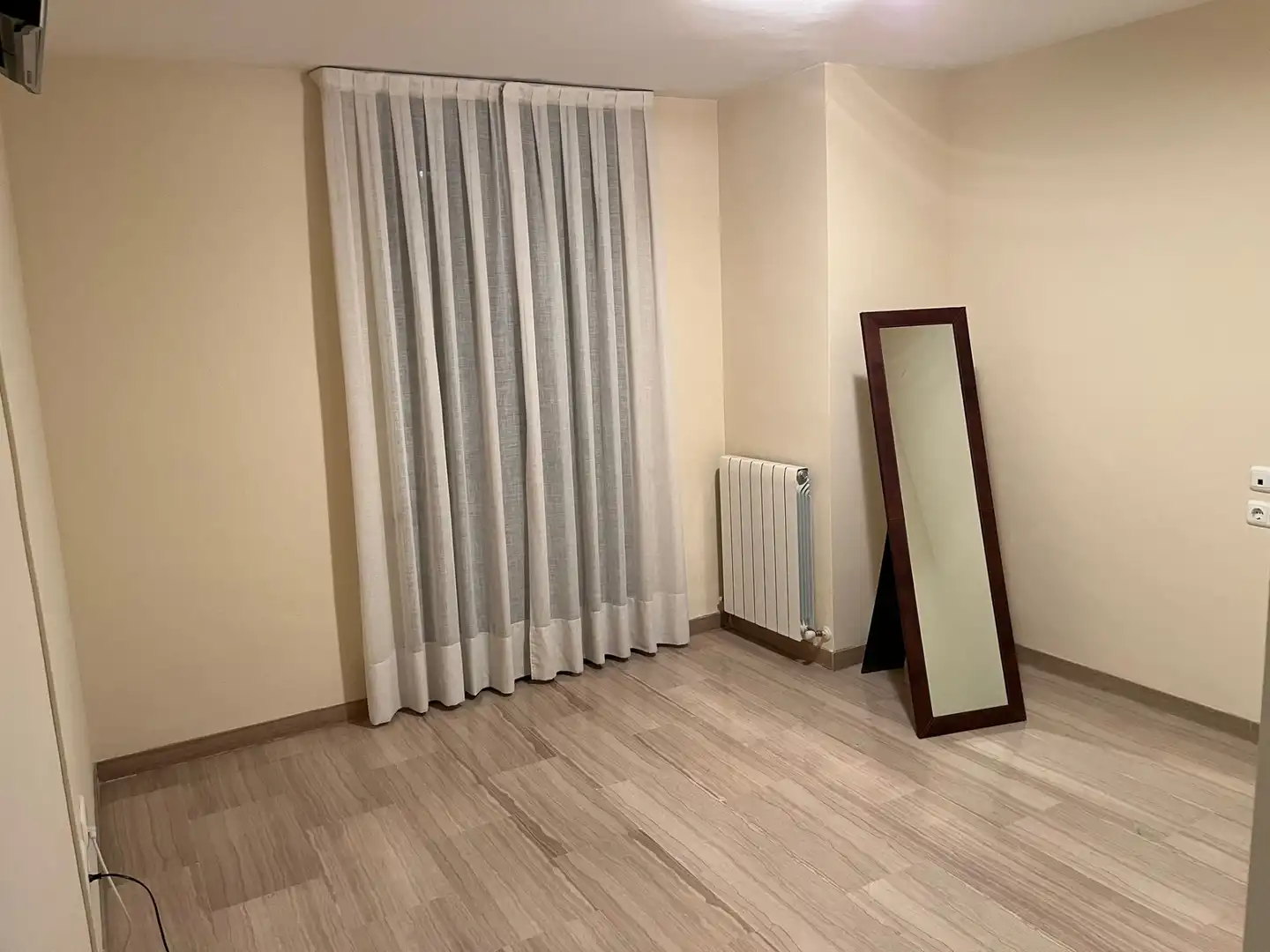 Schlafzimmer von Wohnung zur Miete in Córdoba mit Klimaanlage, Heizung und Ofen