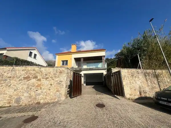 Vista exterior de Casa o chalet en venta en O Rosal   con Calefacción, Jardín privado y Terraza