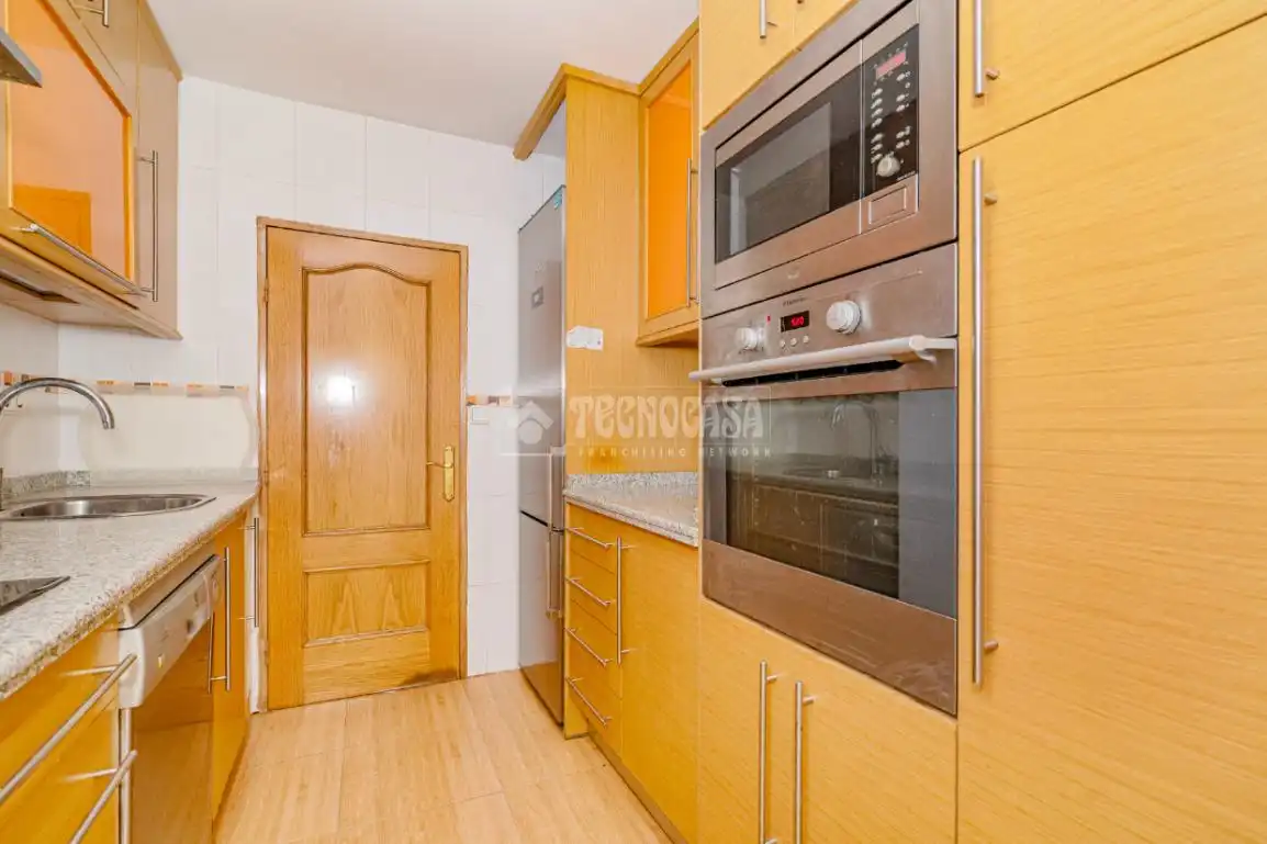 Kitchen of Flat for sale in Granada