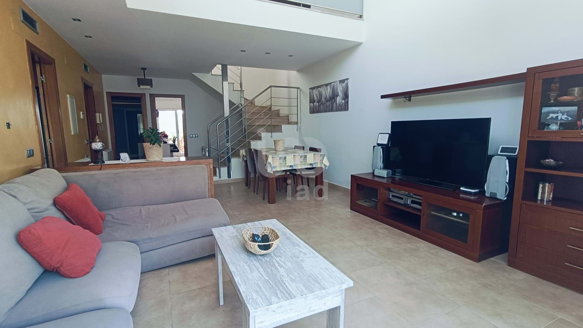 Sala d'estar de Casa adosada en venda en Vilanova i la Geltrú amb Aire condicionat, Calefacció i Terrassa