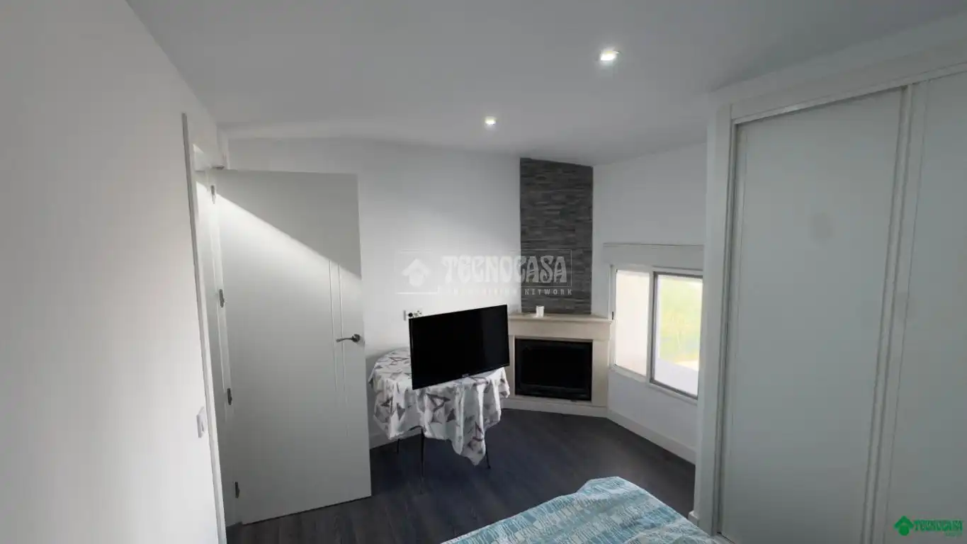 Habitación de Casa adosada en venta en Villarrubio con Calefacción, Amueblado y Alarma