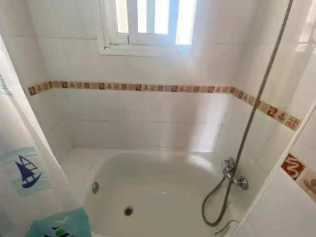 Baño de Piso en venta en Huelva con Terraza y Amueblado