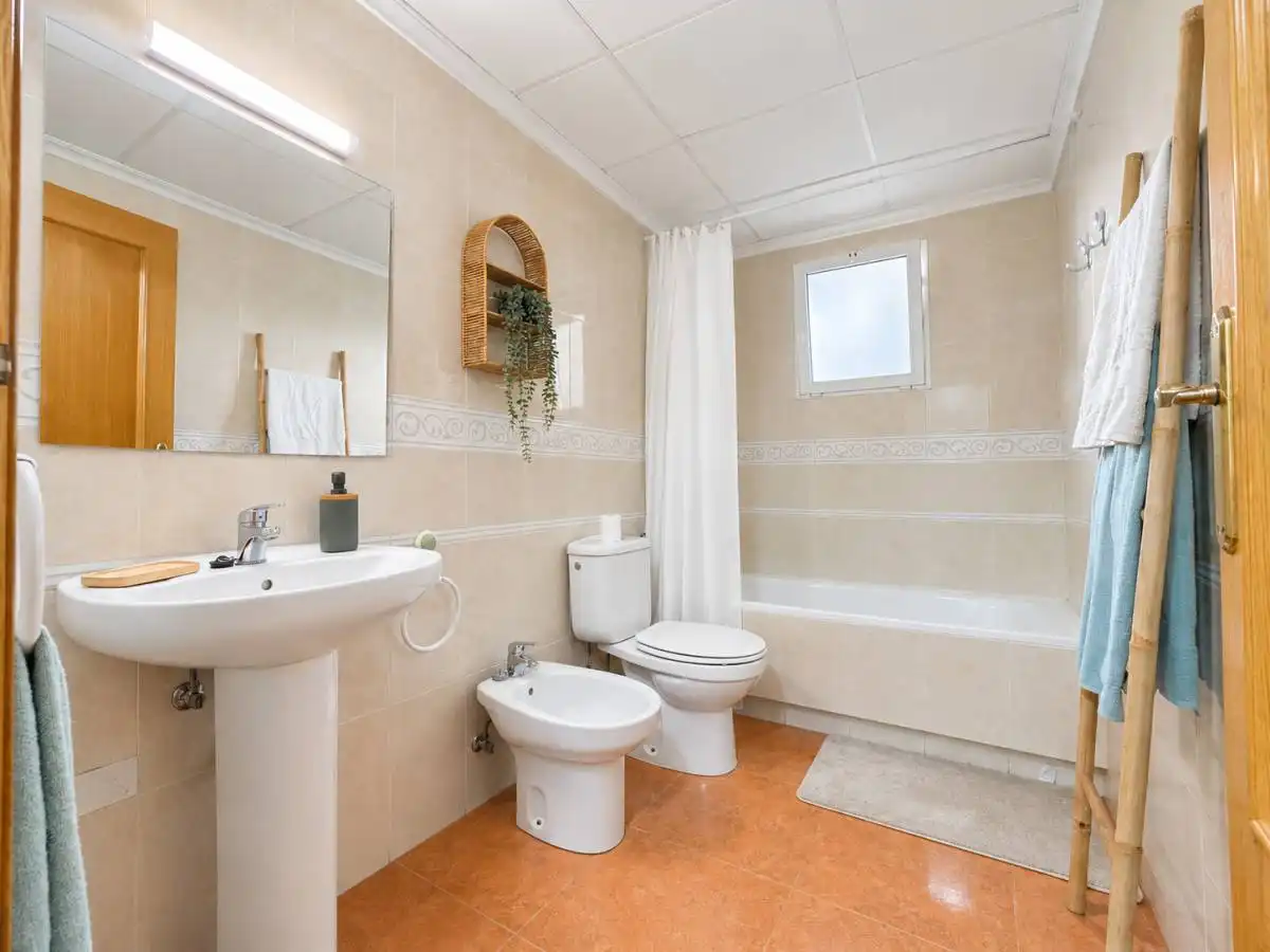 Baño de Piso en venta en Catral con Calefacción