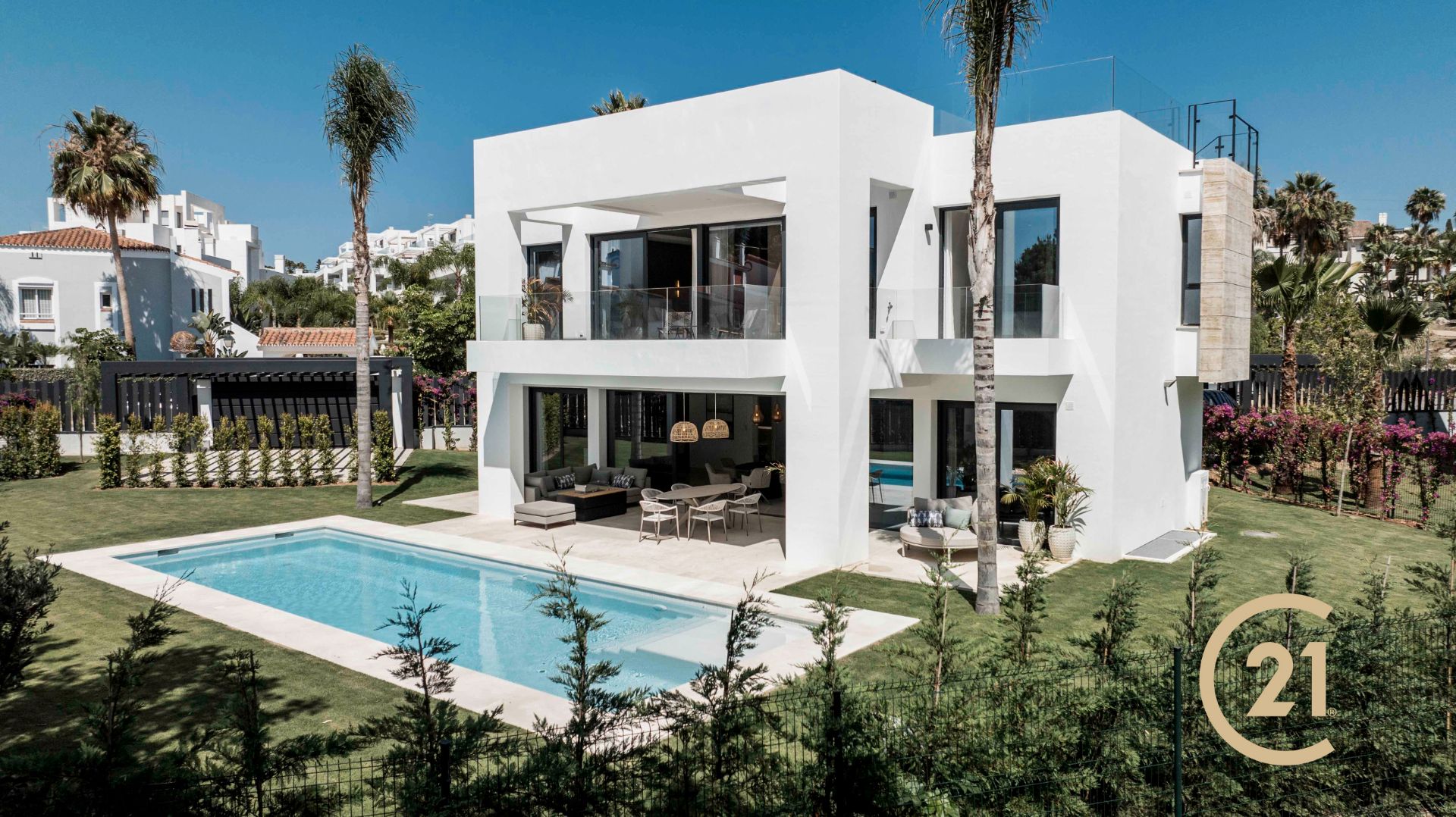 Exterior view of House or chalet for sale in Estepona  with Air Conditioner, Heating and Private garden