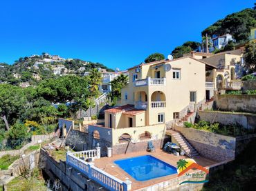 Casa amb balcó en venda a Serra Brava