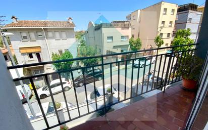 Vista exterior de Pis en venda en Montgat amb Aire condicionat, Calefacció i Balcó