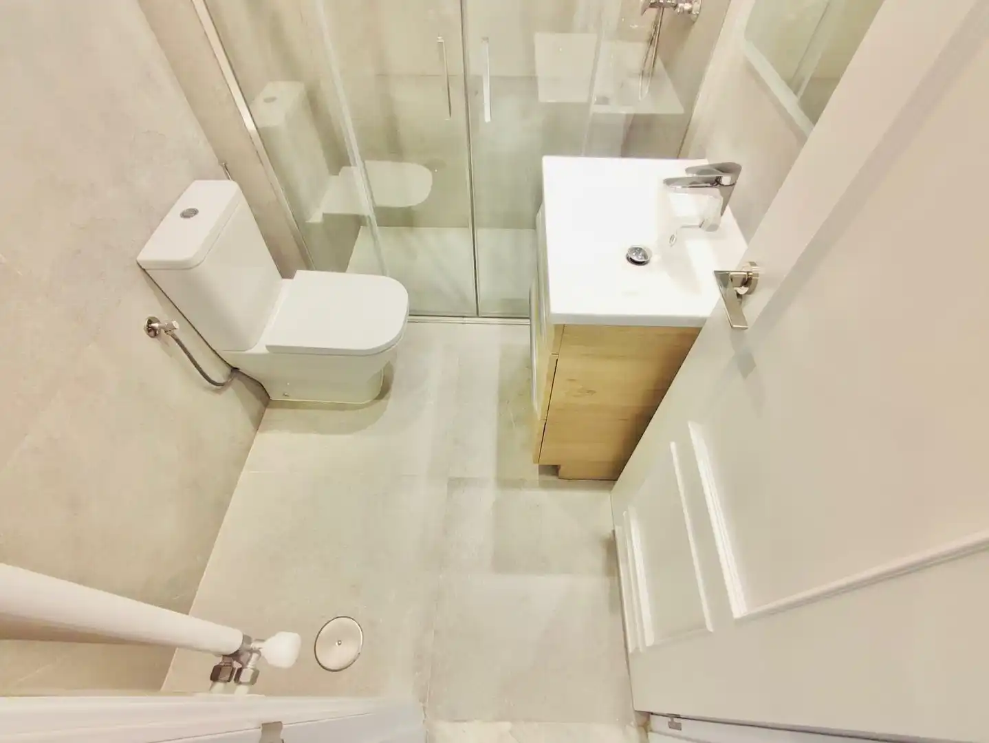 Bathroom of Flat for rent in Granada  with Air Conditioner, Heating and Terrace