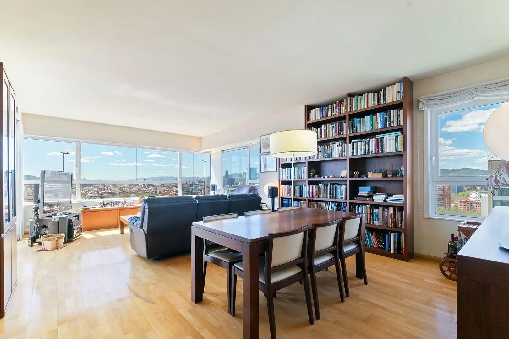 Wohnzimmer von Maisonette zum Verkauf in Barcelona mit Klimaanlage, Heizung und Privatgarten