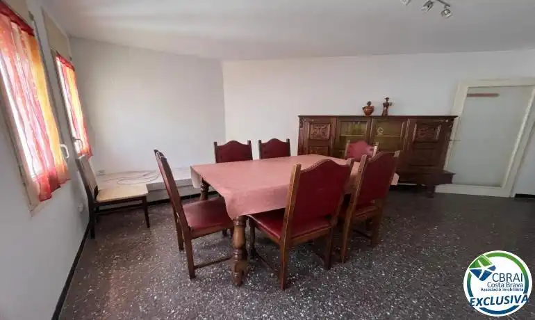 Menjador de Pis en venda en Cadaqués amb Moblat, Forn i Microones